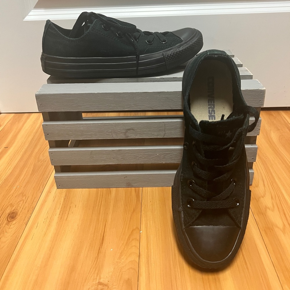 Black converse Women’s size 6